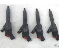 Форсунка на Renault Trafic, Opel Vivaro, Nissan Primastar 2001- 1.9dCi - Оригинал RENAULT - 8200238528