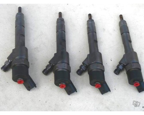 Форсунка на Renault Trafic, Opel Vivaro, Nissan Primastar 2001- 1.9dCi - Оригинал RENAULT - 8200238528
