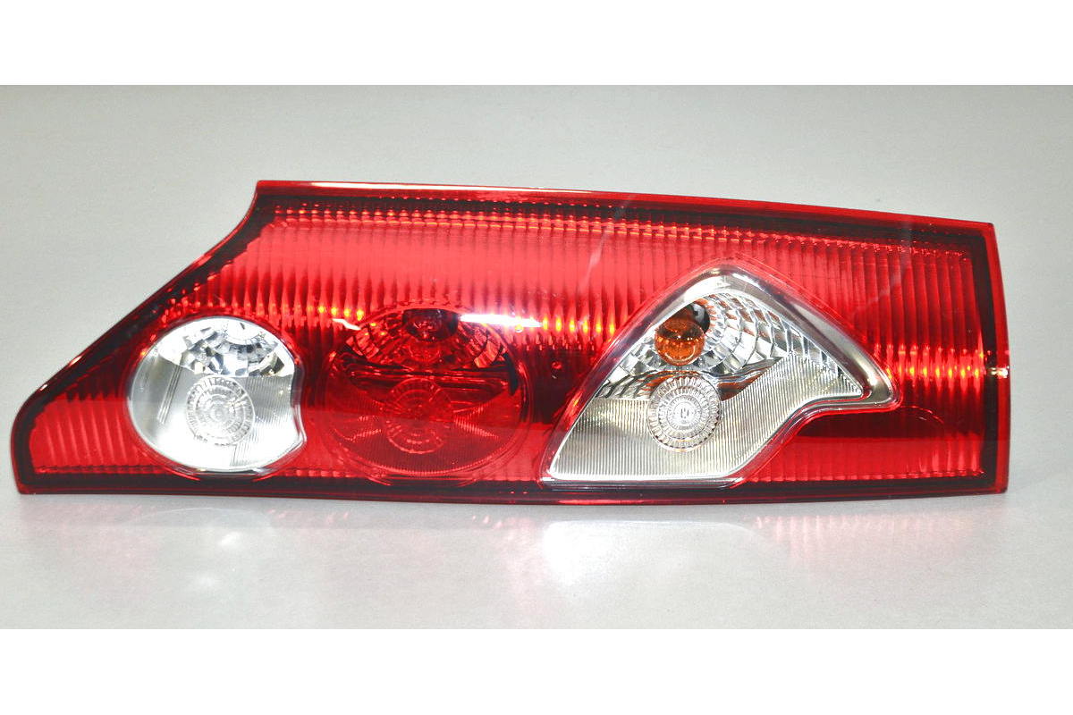Задний фонарь (L, левый) дверь ляда на Renault Kangoo II 2008-2012 Renault (Оригинал) 8200419941 Задний фонарь (L, левый) дверь ляда на Renault Kangoo II 2008-2012 Renault (Оригинал) 8200419941