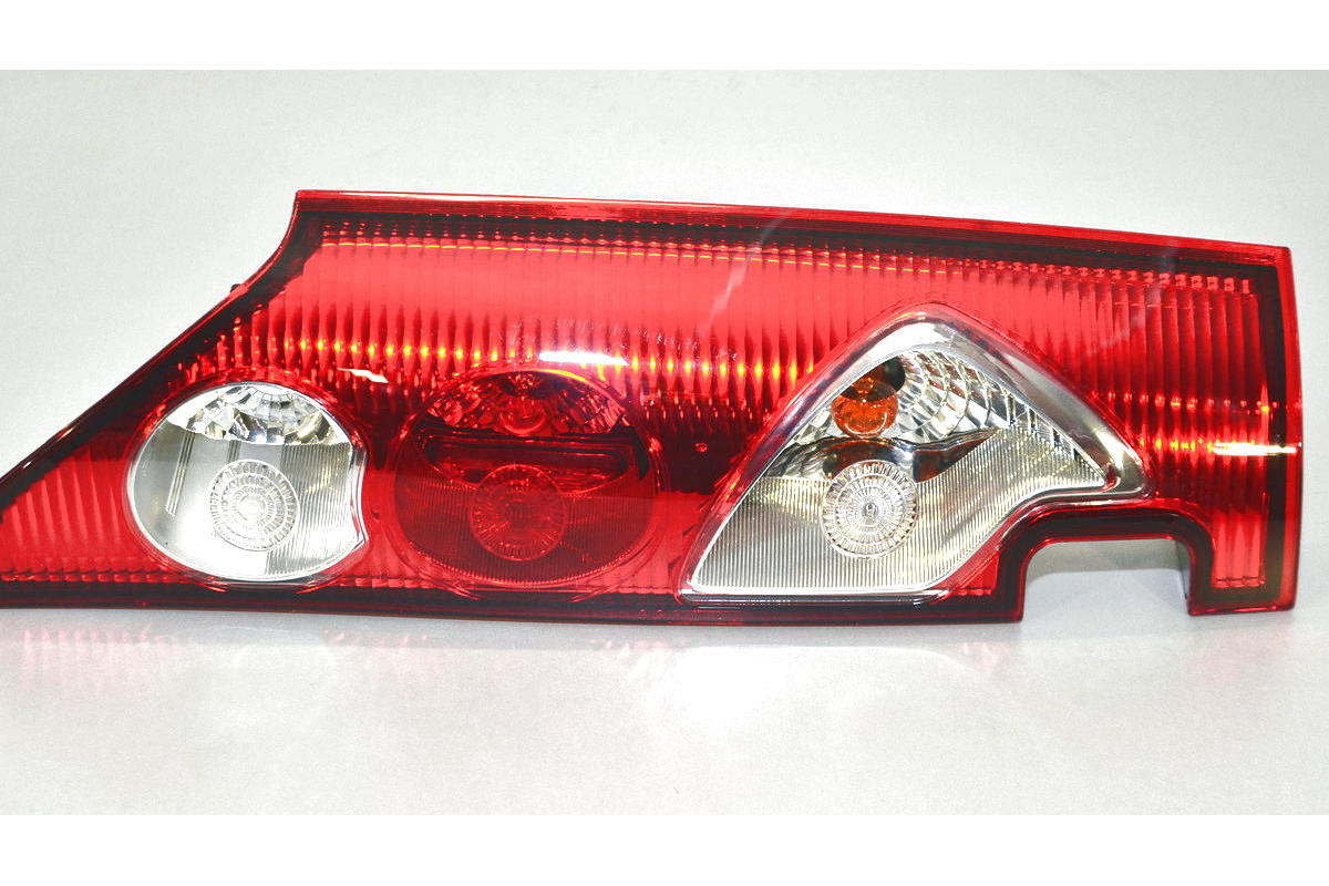 Задний фонарь (L, левый) две двери на Renault Kangoo II 2008-2012 Renault (Оригинал) 8200419949 Задний фонарь (L, левый) две двери на Renault Kangoo II 2008-2012 Renault (Оригинал) 8200419949