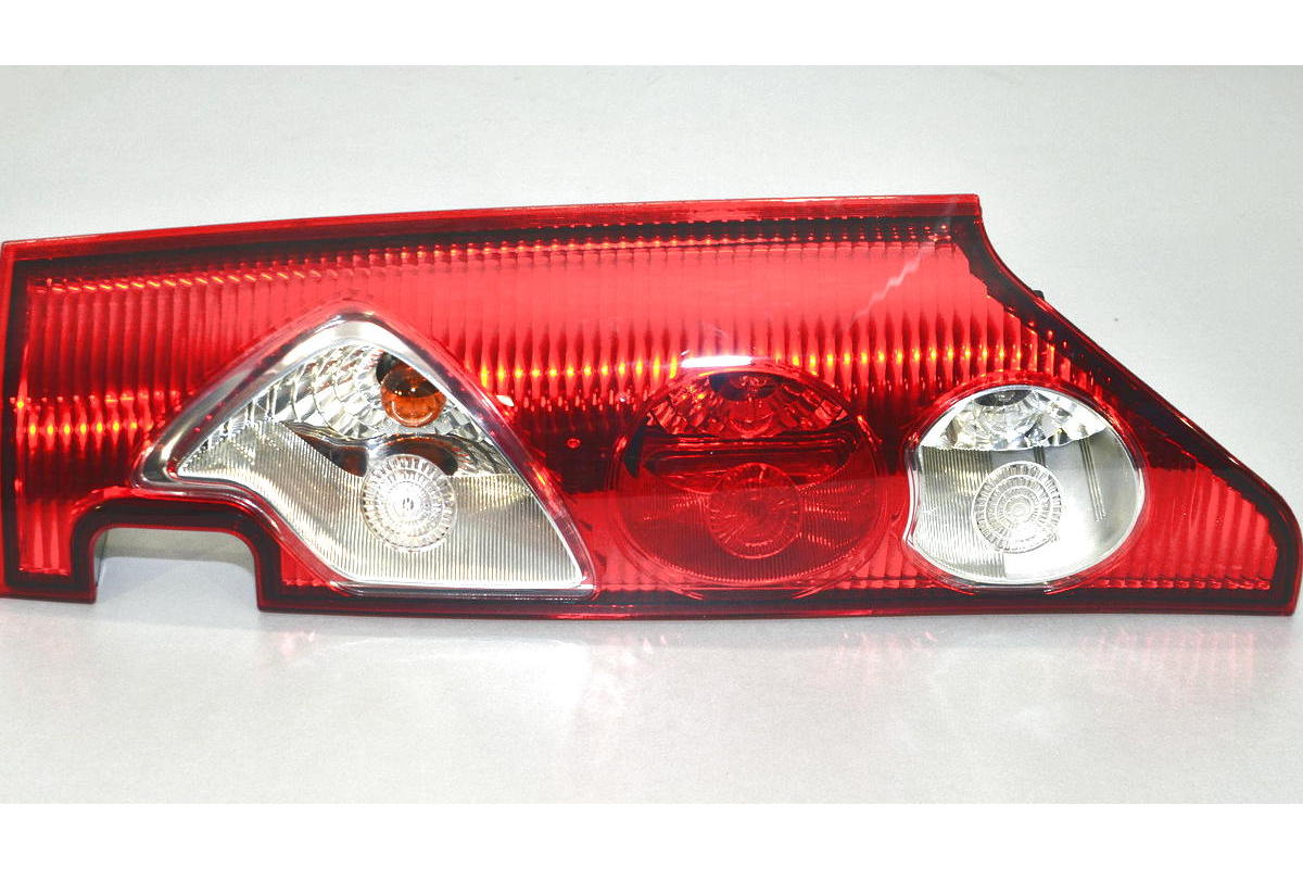 Задний фонарь (R, правый) две двери на Renault Kangoo II 2008-2012 Renault (Оригинал) 8200419952 Задний фонарь (R, правый) две двери на Renault Kangoo II 2008-2012 Renault (Оригинал) 8200419952