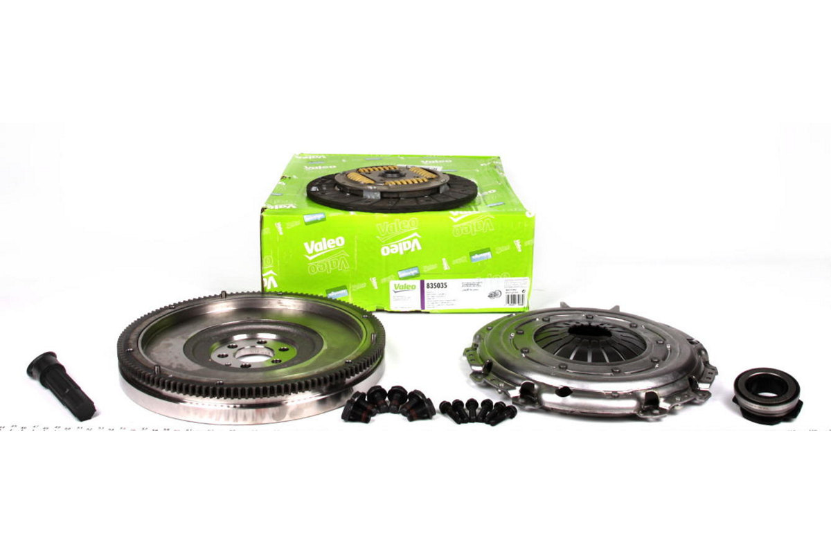 Демпфер / маховик глухой + сцепление + выжимной VW Caddy III 1.9TDI 77kW 04- 835035 VALEO (Франция)