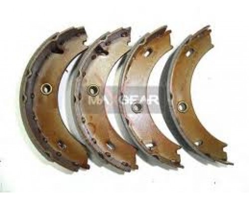 Колодки ручника (со сдвоенным колесом, без пружинок) MB Sprinter 408-416 1995-2006 19-0304 MAXGEAR (Польша)