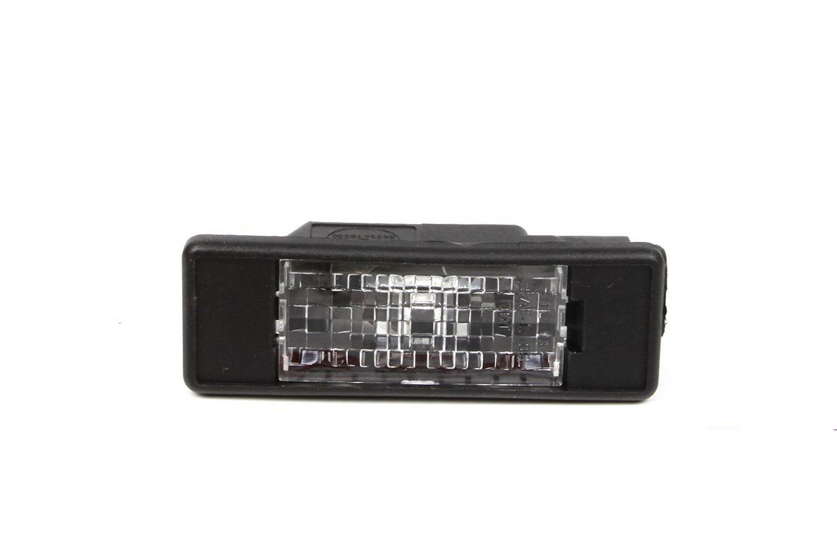 Подсветка номера VW Crafter 2006- 8200 AUTOTECHTEILE (Германия) Подсветка номера VW Crafter 2006- 8200 AUTOTECHTEILE (Германия)
