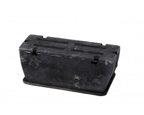 Подушка нижняя (левая) передней пластиковой рессоры VW LT 28-46 1996-2006 9013222119 MERCEDES (Оригинал, Германия)