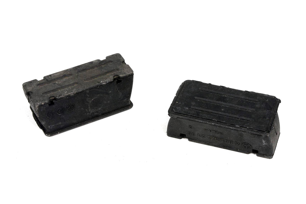 Подушка нижняя (левая) передней пластиковой рессоры VW LT 28-46 1996-2006 9013222119 ROTWEISS (Турция)