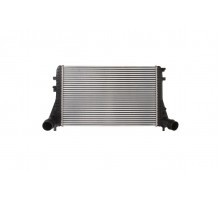 Радиатор интеркулера VW Caddy III 1.6TDI / 2.0TDI 10-15 DAA011TT THERMOTEC (Польша)