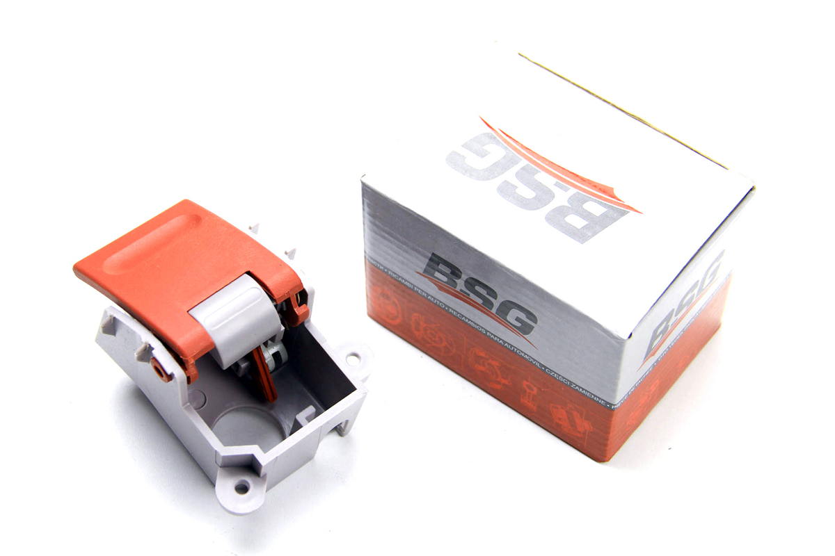 Ручка передней двери внутренняя левая (красная) VW LT 1996-2006 60-970-005 BSG (Турция) Ручка передней двери внутренняя левая (красная) VW LT 1996-2006 60-970-005 BSG (Турция)
